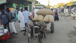 سوق في ولاية القضارف شرق السودان، 20 فبراير 2024 (فرانس برس)